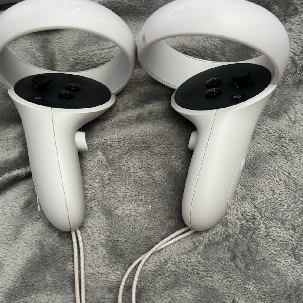 Oculus Gray and White VR Headset